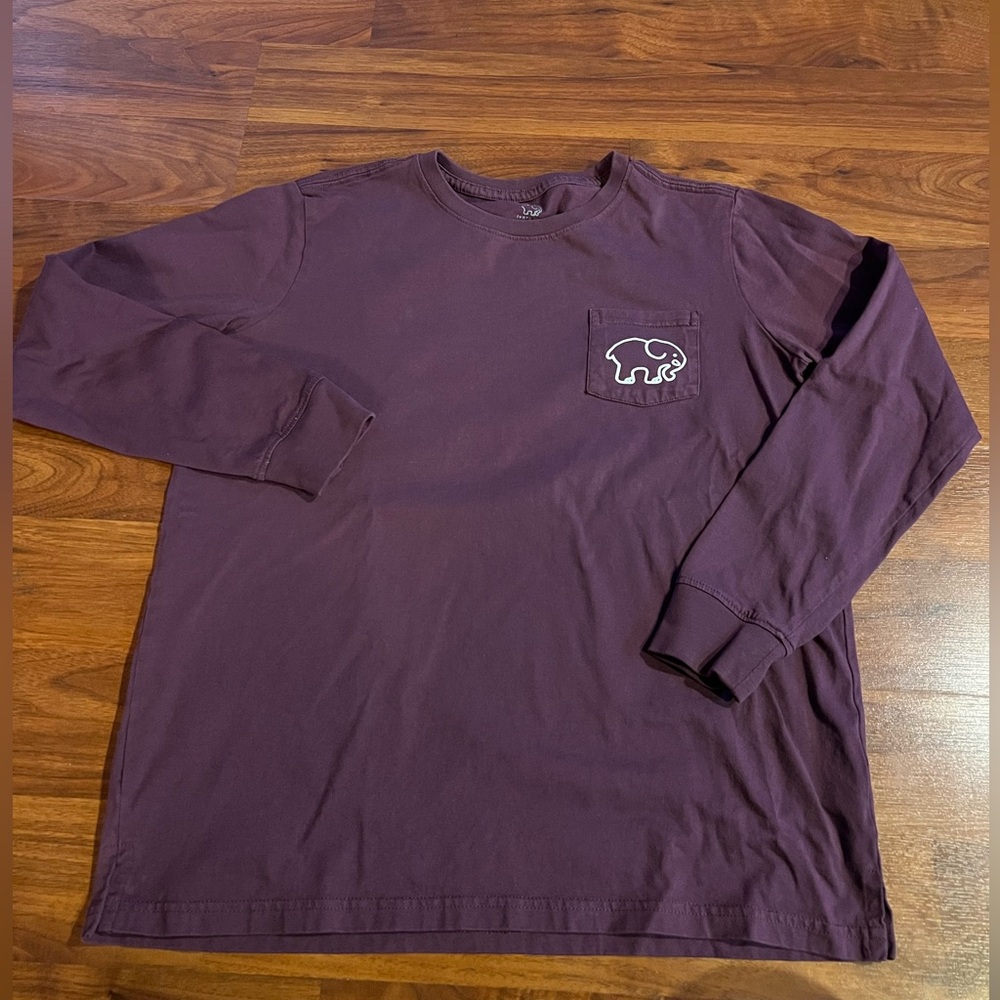Women’s small Ivory Ella t-shirt.